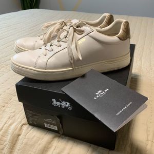WOMANS COACH SNEAKERS SIZE 8